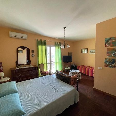 Vacationers Refuge Bed & Breakfast Anzio Bagian luar foto